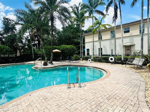 5217 SW 78th Ter, Davie FL 33328