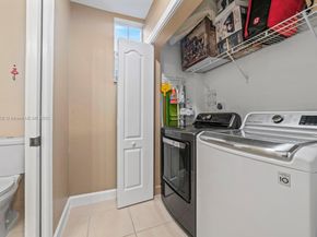 160 Jacaranda Country Club Dr 201, Plantation FL 33324