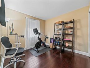 160 Jacaranda Country Club Dr 201, Plantation FL 33324