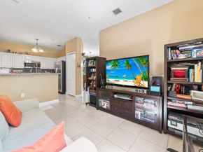 160 Jacaranda Country Club Dr 201, Plantation FL 33324