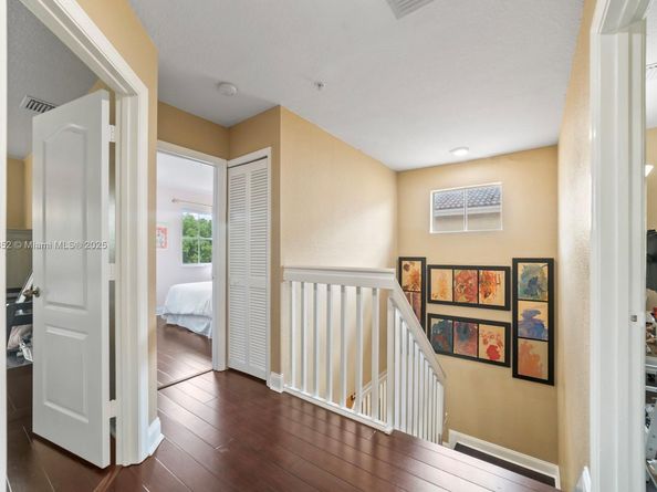 160 Jacaranda Country Club Dr 201, Plantation FL 33324