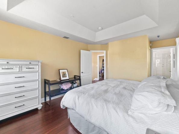 160 Jacaranda Country Club Dr 201, Plantation FL 33324