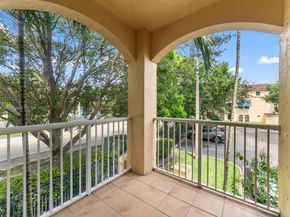 160 Jacaranda Country Club Dr 201, Plantation FL 33324