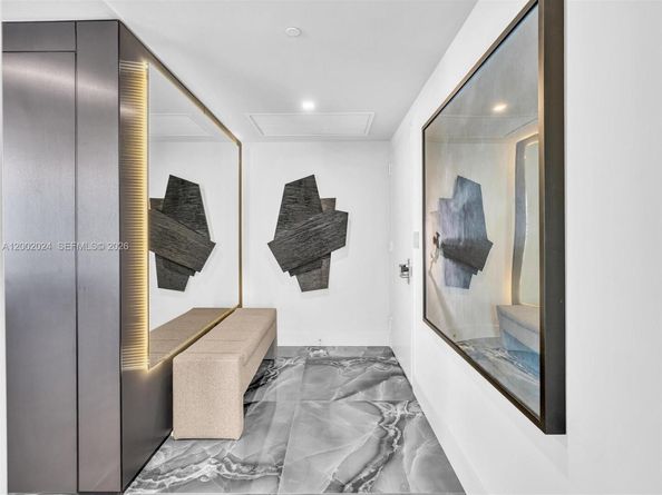 475 Brickell Ave 2715, Miami FL 33131