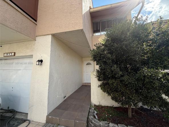 853 NW 81st Ter, Plantation FL 33324