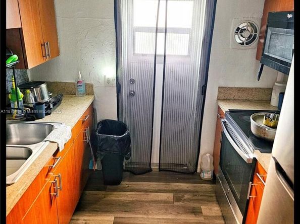 109 NW 28th Ter, Fort Lauderdale FL 33311