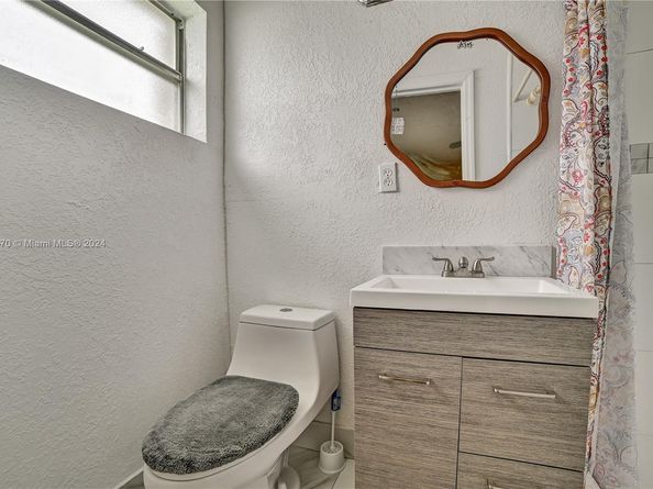 6525 Mayo St, Hollywood FL 33023