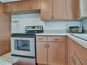 6525 Mayo St, Hollywood FL 33023