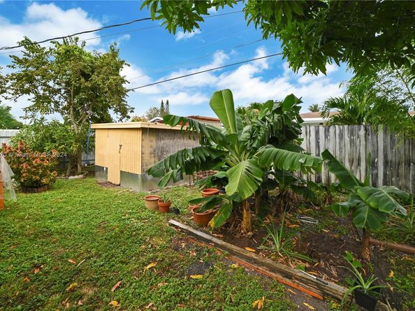 6525 Mayo St, Hollywood FL 33023