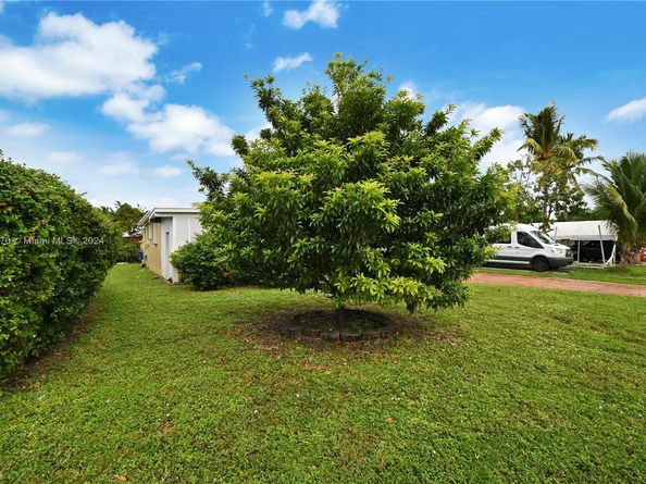 6525 Mayo St, Hollywood FL 33023