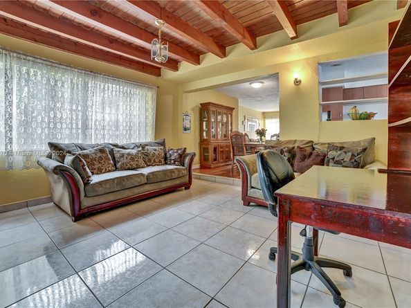 6525 Mayo St, Hollywood FL 33023