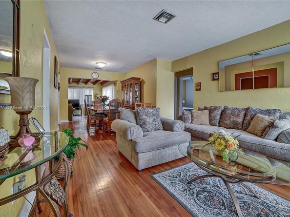 6525 Mayo St, Hollywood FL 33023
