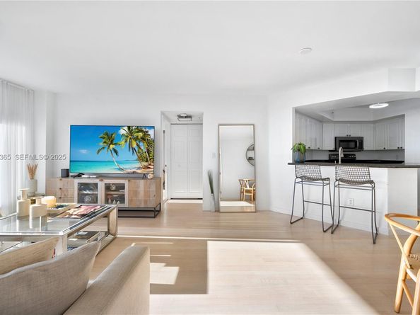 1800 Sunset Harbour Dr 803, Miami Beach FL 33139