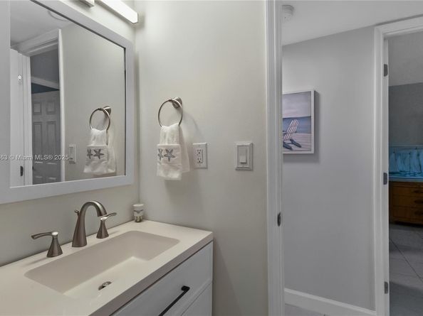 2400 NE 10th St 104, Pompano Beach FL 33062