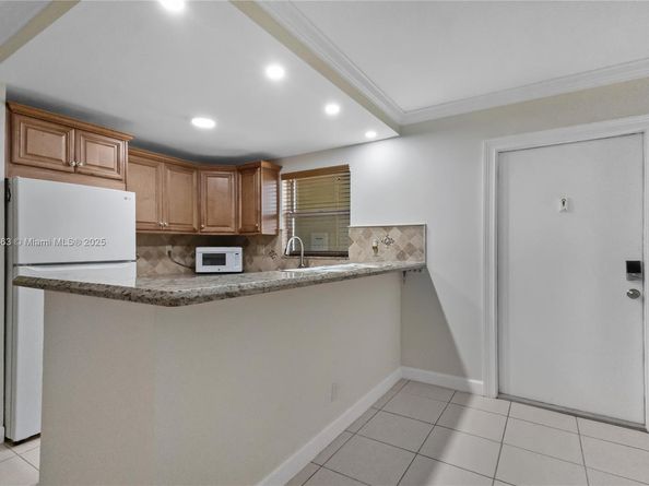 2400 NE 10th St 104, Pompano Beach FL 33062