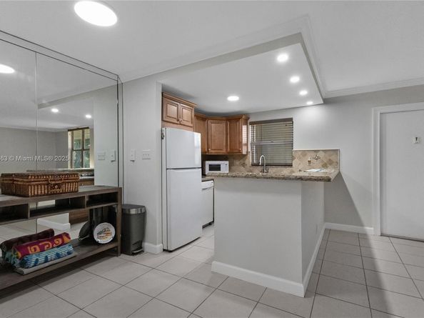 2400 NE 10th St 104, Pompano Beach FL 33062
