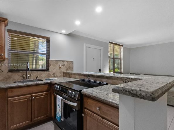 2400 NE 10th St 104, Pompano Beach FL 33062
