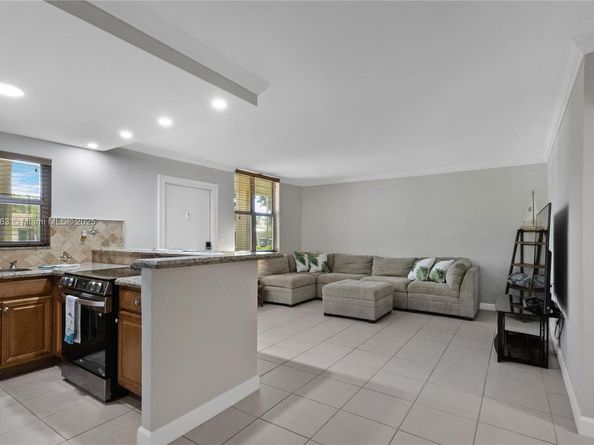 2400 NE 10th St 104, Pompano Beach FL 33062