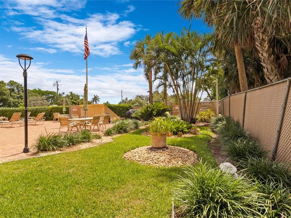 2400 NE 10th St 104, Pompano Beach FL 33062