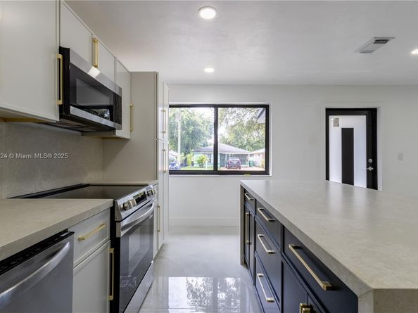 1781 NW 94th St, Miami FL 33147