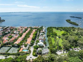 2120 S Bayshore Dr
