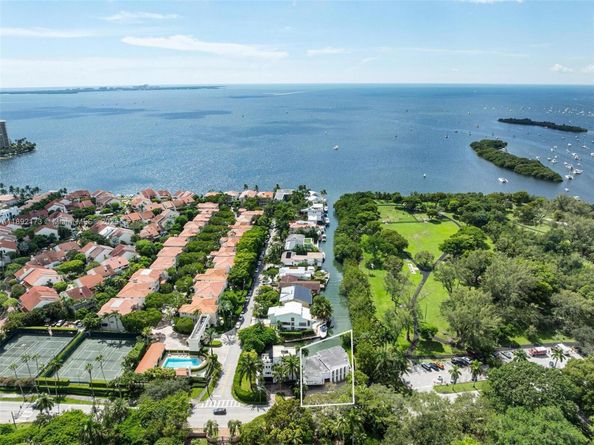 2120 S Bayshore Dr, Miami FL 33133
