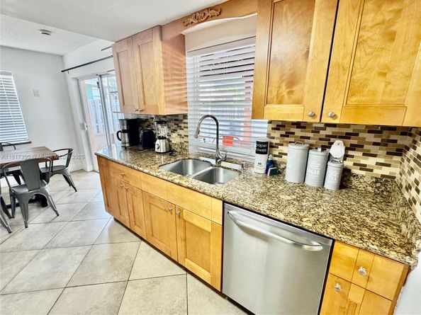 6481 Kimberly Blvd, North Lauderdale FL 33068