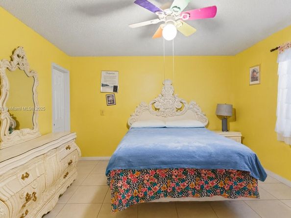 8107 SW 19th St, North Lauderdale FL 33068