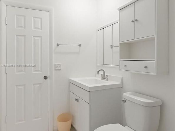 8107 SW 19th St, North Lauderdale FL 33068