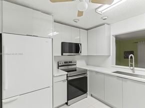 8107 SW 19th St, North Lauderdale FL 33068