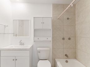 8107 SW 19th St, North Lauderdale FL 33068