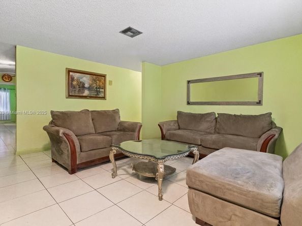 8107 SW 19th St, North Lauderdale FL 33068