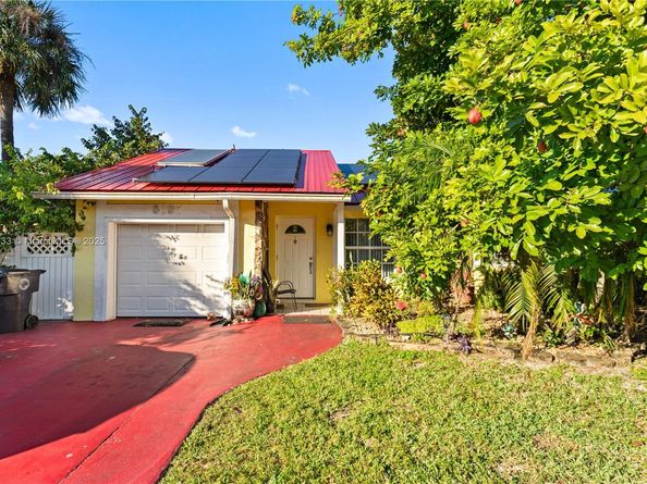 8107 SW 19th St, North Lauderdale FL 33068