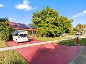 8107 SW 19th St, North Lauderdale FL 33068