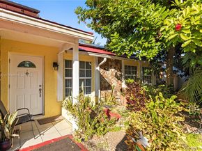 8107 SW 19th St, North Lauderdale FL 33068