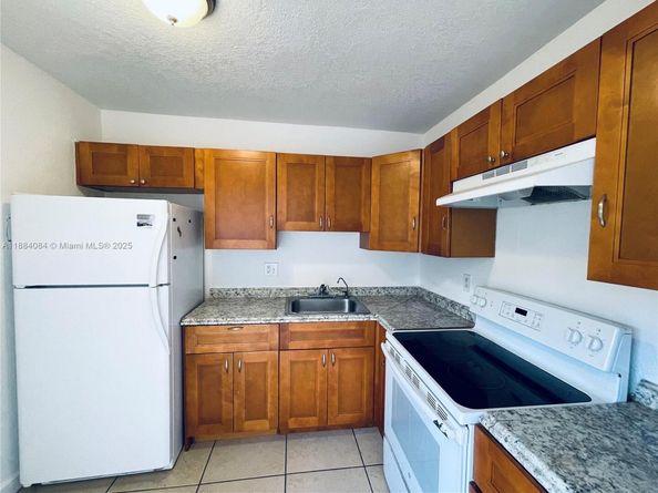 825 NW 46th Ave 825, Plantation FL 33317