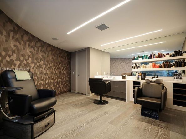 1000 Biscayne Blvd LPH 4901, Miami FL 33132