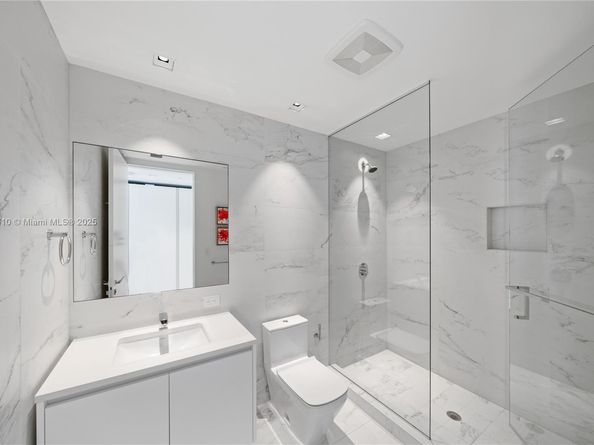 1000 Biscayne Blvd LPH 4901, Miami FL 33132