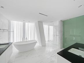 1000 Biscayne Blvd LPH 4901, Miami FL 33132