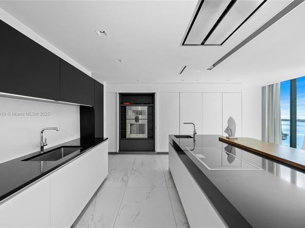 1000 Biscayne Blvd LPH 4901, Miami FL 33132