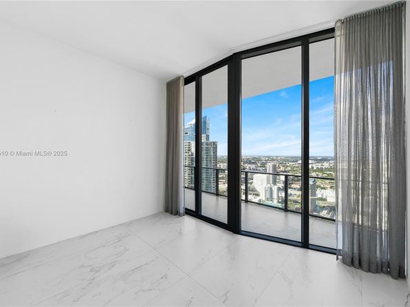 1000 Biscayne Blvd LPH 4901, Miami FL 33132