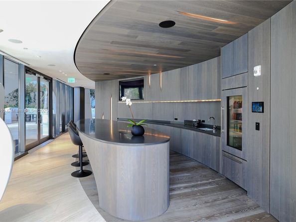 1000 Biscayne Blvd LPH 4901, Miami FL 33132