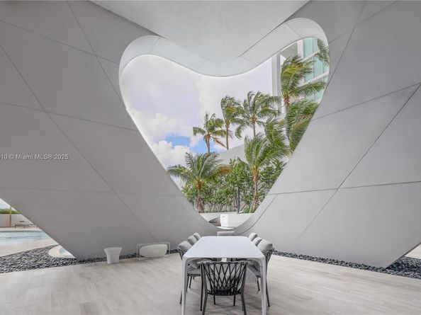 1000 Biscayne Blvd LPH 4901, Miami FL 33132