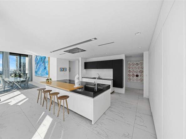 1000 Biscayne Blvd LPH 4901, Miami FL 33132