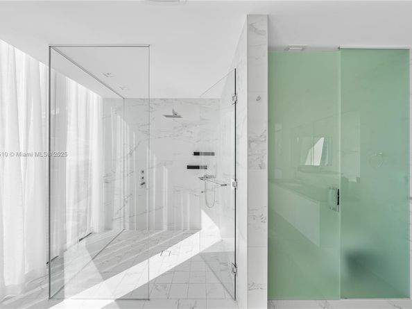 1000 Biscayne Blvd LPH 4901, Miami FL 33132