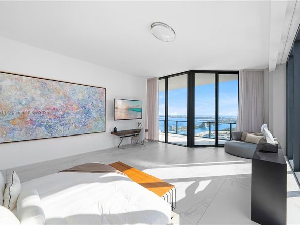 1000 Biscayne Blvd LPH 4901, Miami FL 33132