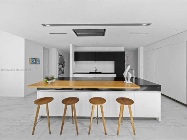 1000 Biscayne Blvd LPH 4901, Miami FL 33132