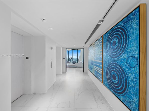 1000 Biscayne Blvd LPH 4901, Miami FL 33132