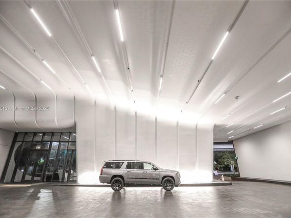 1000 Biscayne Blvd LPH 4901, Miami FL 33132