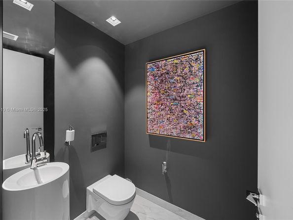 1000 Biscayne Blvd LPH 4901, Miami FL 33132